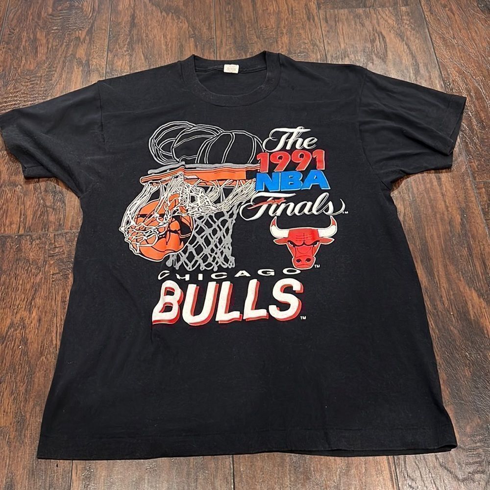VTG Chicago Bulls 1991 NBA Finals t shirt. On a screen stars blank size L fits M